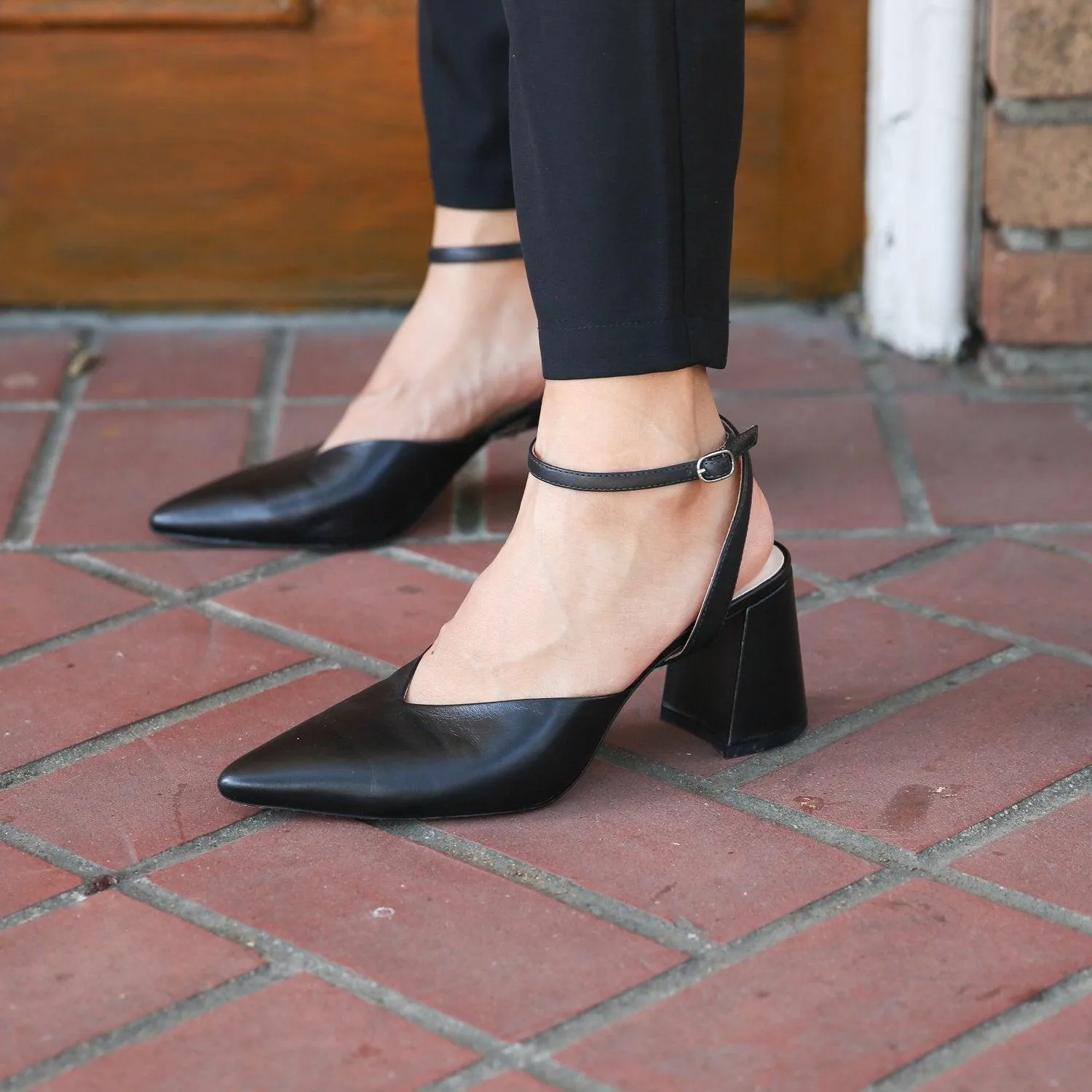 Black V Mule   Marilyn Strap