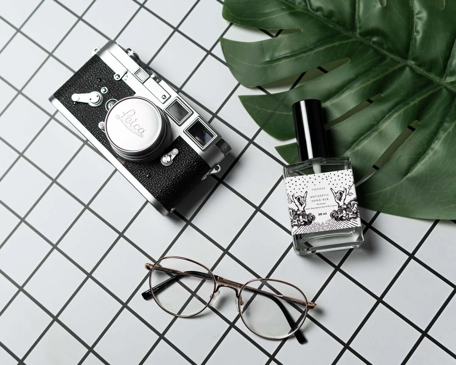 Flat Lay Instagram Backdrop - White 'Glebe' Minimal Grid (56cm x 87cm)